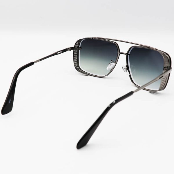 عکس از عینک آفتابی ditiai، با فریم مربعی، رنگ نوک مدادی، بغل دار، لنز آینه ای بنفش مدل 9703