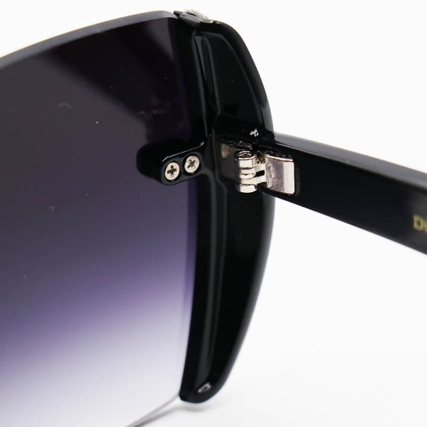 عکس از عینک آفتابی زنانه فریملس، شاین دار با دسته مشکی رنگ و لنز دودی تیره برند دیور مدل d2301