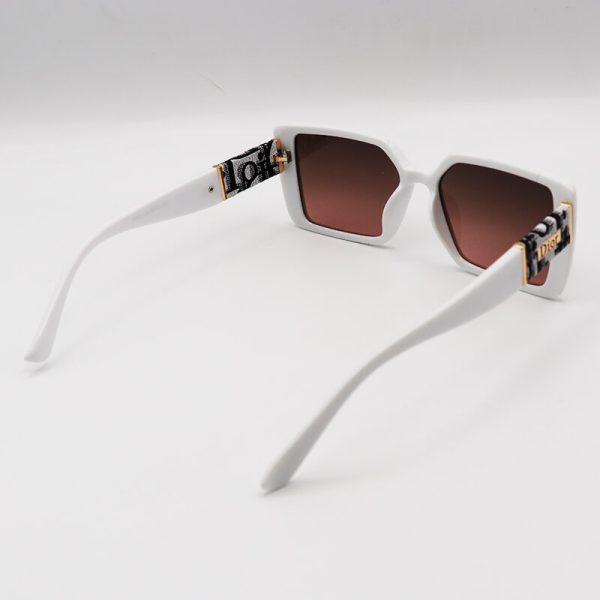 عکس از عینک آفتابی دیور با فریم مستطیلی، سفید رنگ و لنز قهوه ای مدل 8945