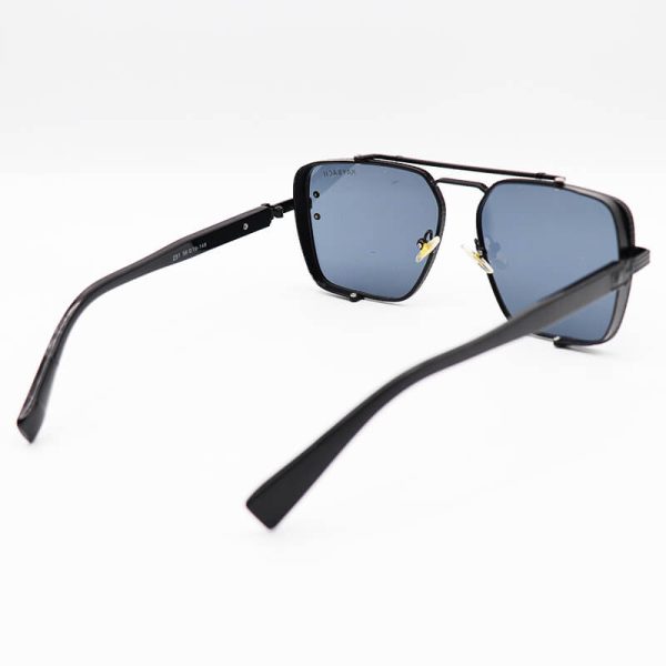 عکس از عینک آفتابی میباخ با فریم رنگ مشکی، جنس فلزی، هندسی شکل و عدسی دودی تیره مدل 251
