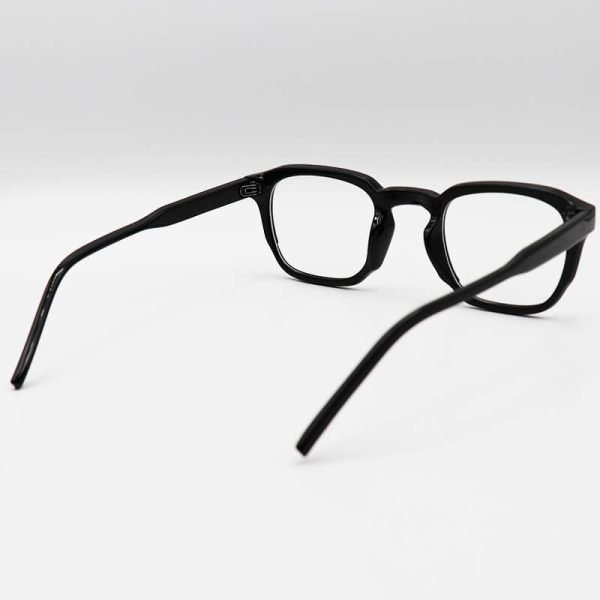 عکس از عینک بلوکات با فریم مشکی رنگ، از جنس کائوچو، شکل مستطیلی مدل 2324