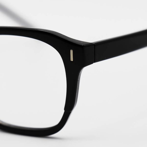 عکس از عینک بلوکات با فریم مشکی رنگ، از جنس کائوچو، شکل مستطیلی مدل 2324