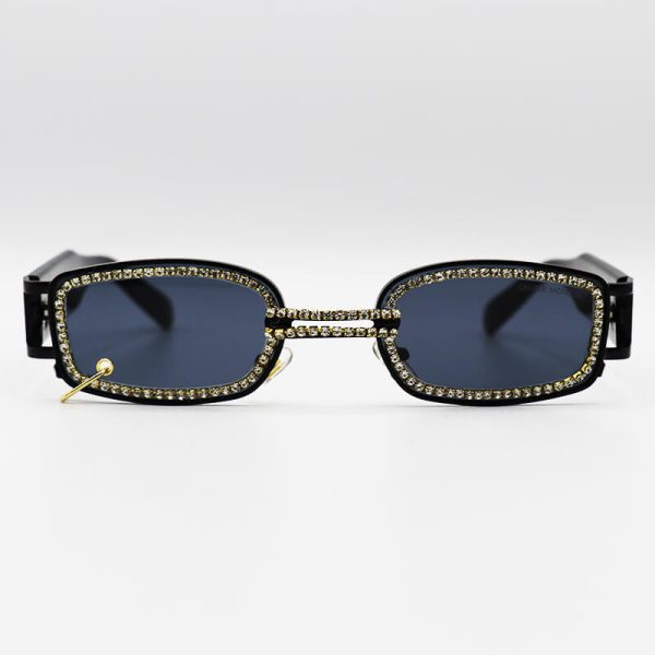 عکس از عینک آفتابی پیرسینگ دار، با فریم مستطیلی شکل، نگین دار، مشکی رنگ جنتل مانستر مدل gw003