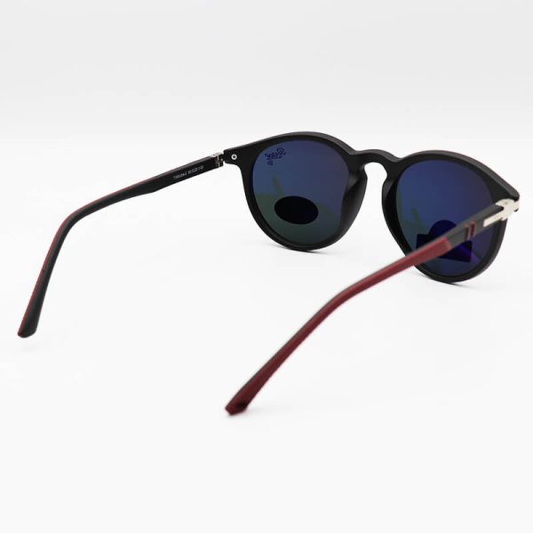 عکس از عینک آفتابی گرد پرسول با فریم مشکی مات، لنز آنتی رفلکس، شیشه ای و دسته فنری مدل tr8084g