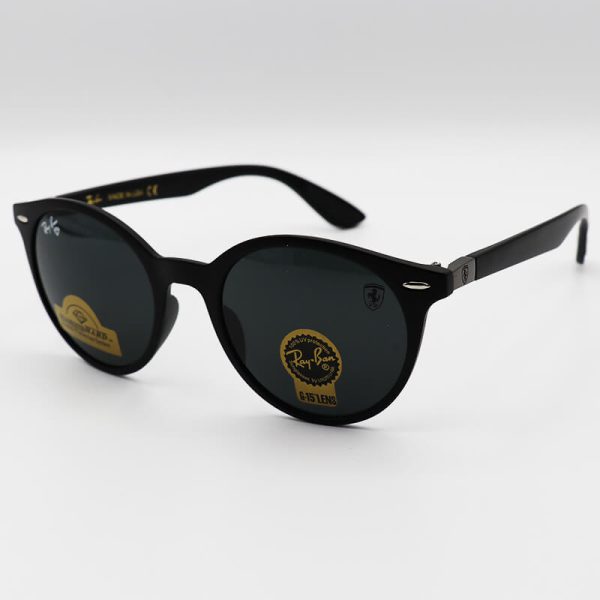 عکس از عینک آفتابی ریبن فراری با فریم گرد، مشکی مات، لنز دودی و جنس شیشه ای مدل rb716