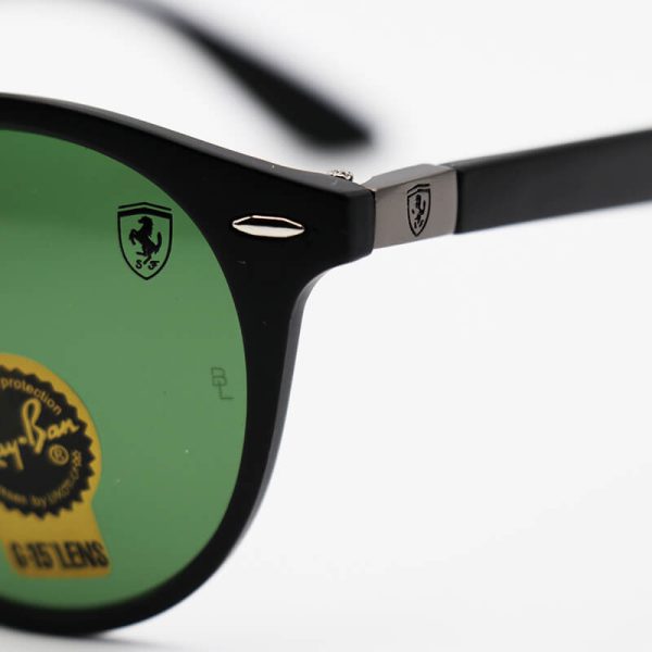 عکس از عینک آفتابی ray-ban ferrari با فریم گرد، مشکی مات، لنز سبز و جنس سنگ مدل rb716