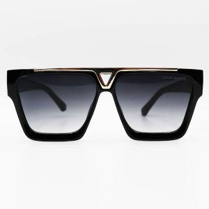 عکس از عینک آفتابی LOUIS VUITTON با فریم مشکی رنگ، مربعی شکل و لنز دودی هایلایت مدل 9692