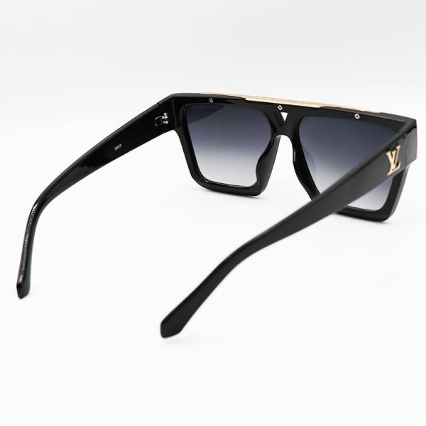 عکس از عینک آفتابی louis vuitton با فریم مشکی رنگ، مربعی شکل و لنز دودی هایلایت مدل 9692