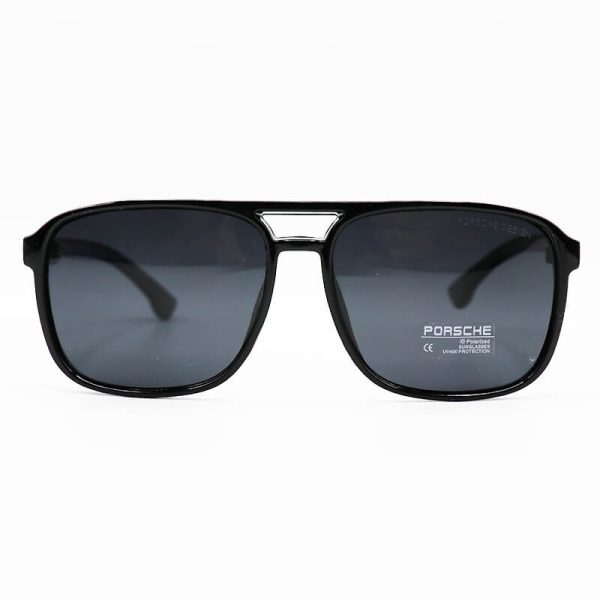 عکس از عینک آفتابی بغل دار پورشه دیزاین با فریم مشکی رنگ، مربعی شکل و لنز پلاریزه و دودی مدل p192