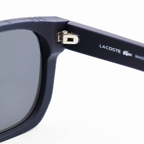 عکس از عینک آفتابی پلاریزه lacoste با فریم مربعی، رنگ سرمه ای مات و عدسی دودی مدل wf2219