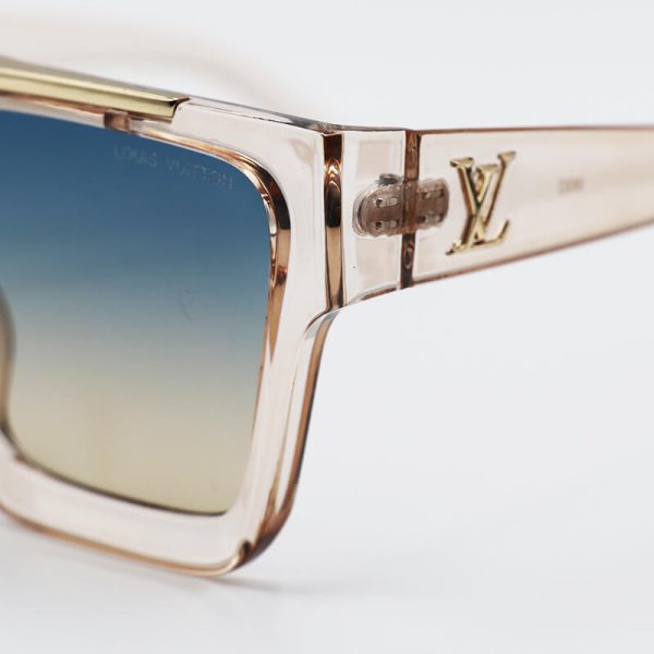 عکس از عینک آفتابی لویی ویتون با فریم عسلی، مربعی شکل و عدسی دو رنگ هایلایت مدل 9692