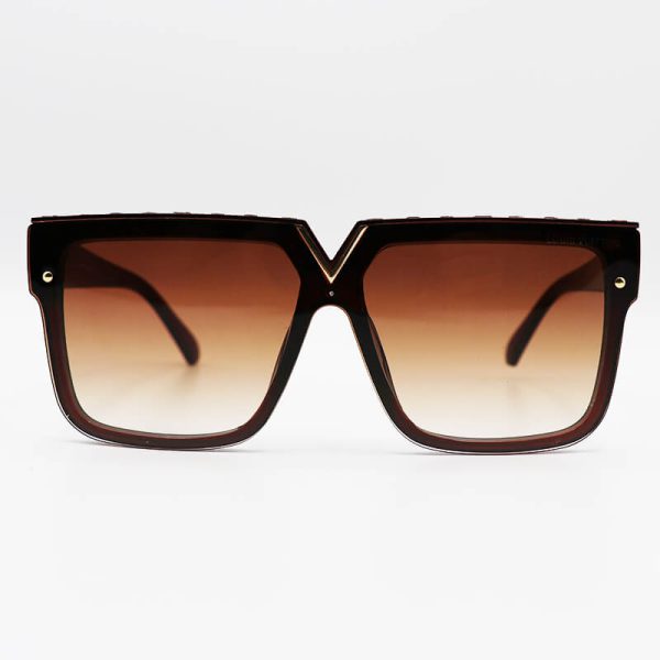 عکس از عینک آفتابی با فریم قهوه ای رنگ، مربعی شکل و عدسی سایه روشن louis vuitton مدل 3336