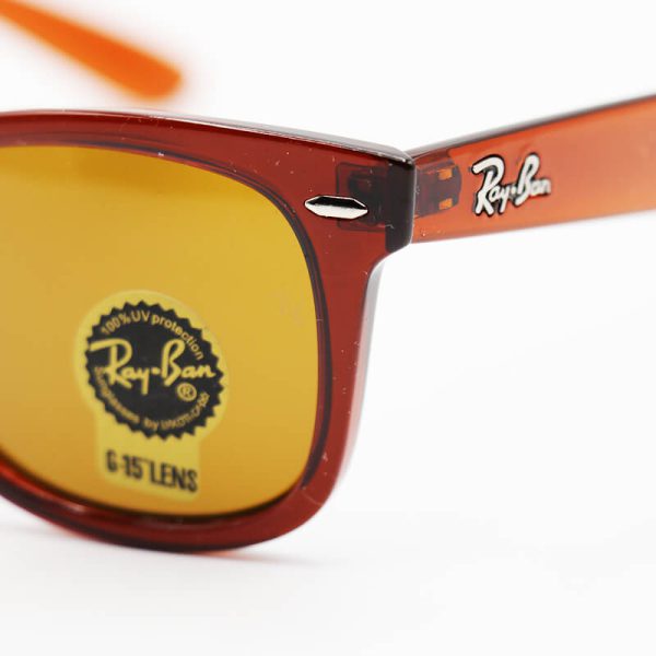 عکس از عینک آفتابی ray-ban با فریم قهوه ای، ویفرر و عدسی سایز کوچک و شیشه ای مدل rb2140-901