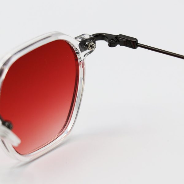 عکس از عینک دید در شب فانتزی با فریم مربعی کوچک، بی رنگ، شفاف و لنز قرمز dior مدل tin6