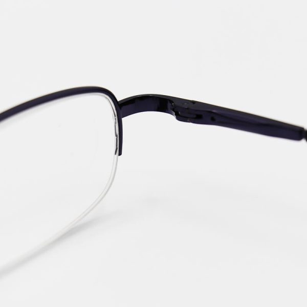 عکس از عینک مطالعه نیم فریم فلزی، مستطیلی شکل، بنفش تیره و دسته فنر دار مدل rr07
