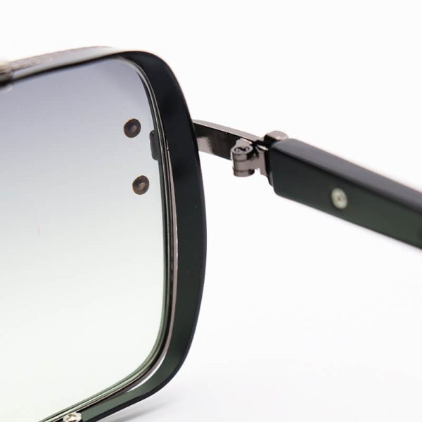 عکس از عینک آفتابی میباخ با فریم نوک مدادی، چندضلعی شکل و عدسی سبز سایه روشن مدل 251