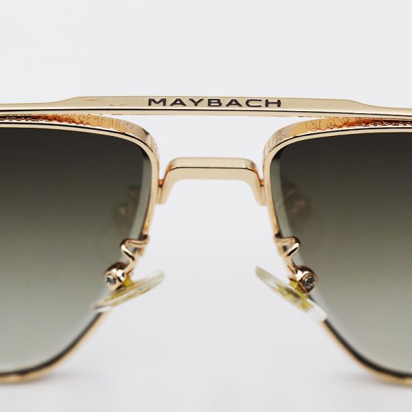 عکس از عینک آفتابی میباخ با فریم طلایی رنگ، خلبانی شکل و عدسی قهوه ای هایلایت مدل z46