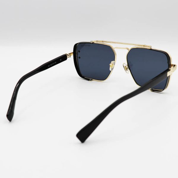 عکس از عینک آفتابی maybach با فریم رنگ طلایی، هندسی شکل و عدسی دودی تیره مدل 251