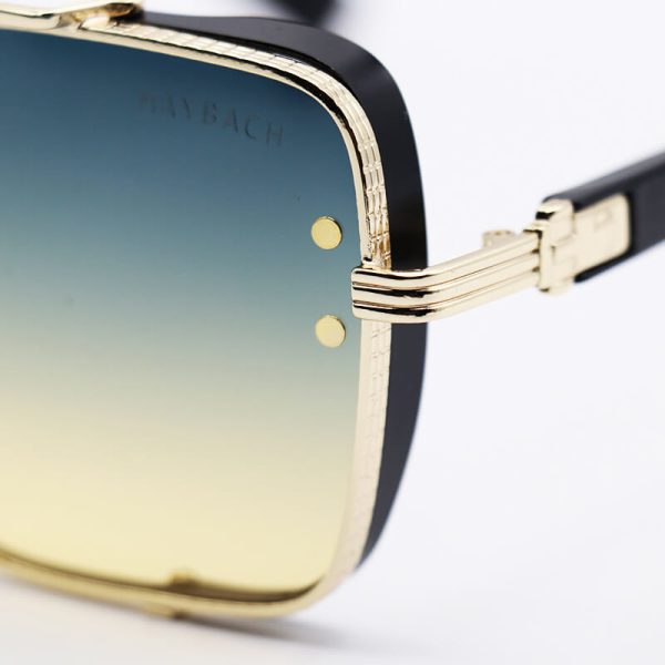 عکس از عینک آفتابی میباخ با فریم رنگ طلایی، چندضلعی شکل و عدسی دو رنگ سایه روشن مدل 251