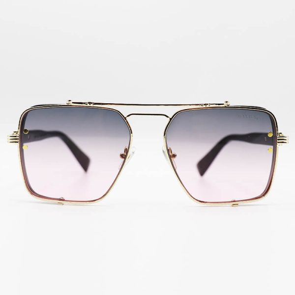 عکس از عینک آفتابی با فریم رنگ طلایی، شکل چندضلعی و لنز دو رنگ (دودی و صورتی) میباخ مدل 251