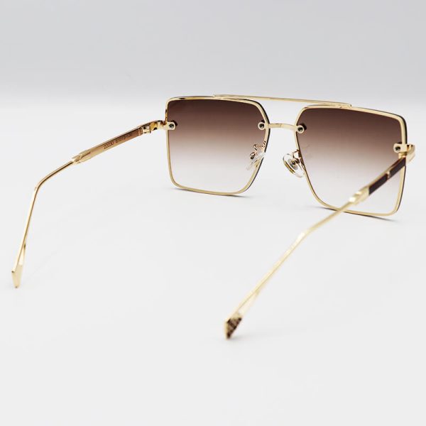عکس از عینک آفتابی maybach با فریم طلایی رنگ، مربعی شکل و لنز قهوه ای سایه روشن مدل 22030