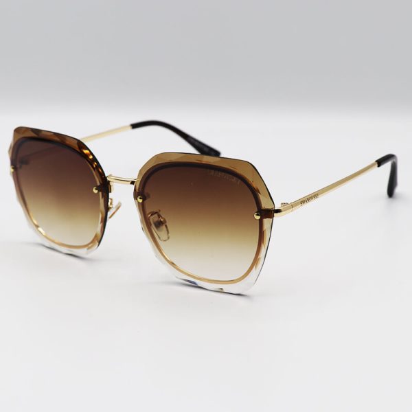 عکس از عینک آفتابی زنانه swarovski با فریم مربعی شکل، طلایی رنگ و لنز قهوه ای مدل sk055