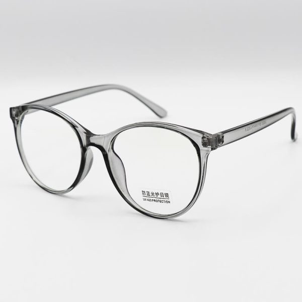 عکس از عینک بلوکات با فریم طوسی رنگ، از جنس کائوچو، شکل گرد و لنز uv400 مدل 28020