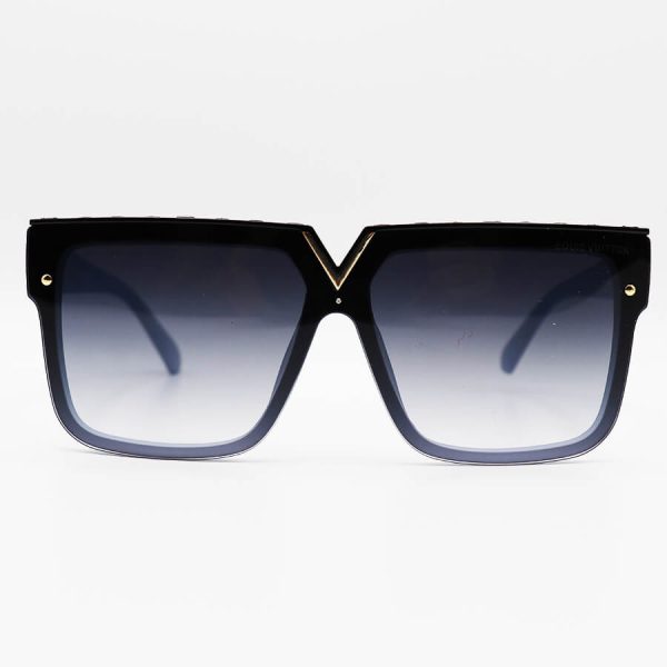 عکس از عینک آفتابی louis vuitton با فریم طوسی رنگ، مربعی شکل و لنز دودی هایلایت مدل 3336
