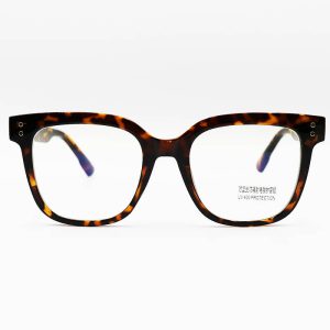 عکس از عینک بلوکات با فریم رنگ هاوانا، از جنس کائوچو و شکل ویفرر مدل CD66002