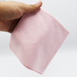 عکس از دستمال نانو سایز بزرگ، رنگ صورتی (30*30) برای پاک کردن لنز عینک مدل 992511