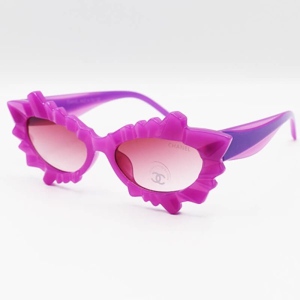 عکس از عینک آفتابی فانتزی با فریم طرح یخی، بنفش رنگ و لنز بنفش هایلایت chanel مدل 9566