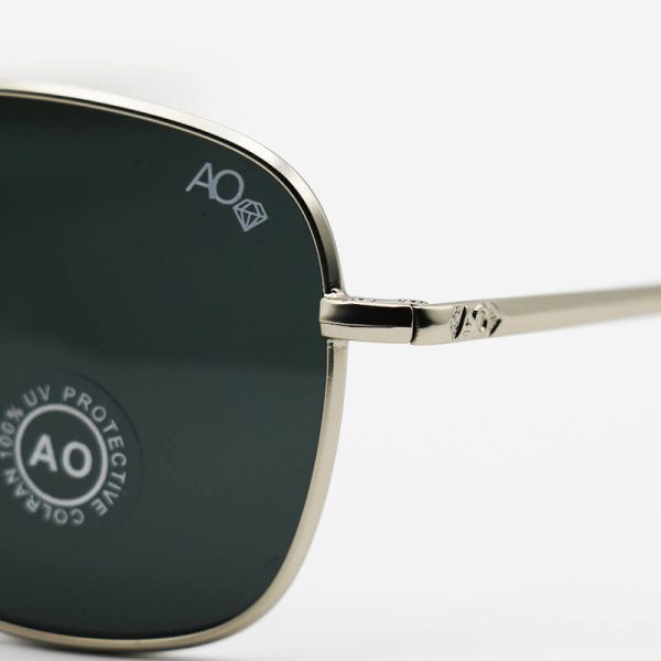 عکس از عینک آفتابی امریکن اپتیکال ao با فریم نقره ای، فلزی، خلبانی کلاسیک و عدسی دودی مدل ao54