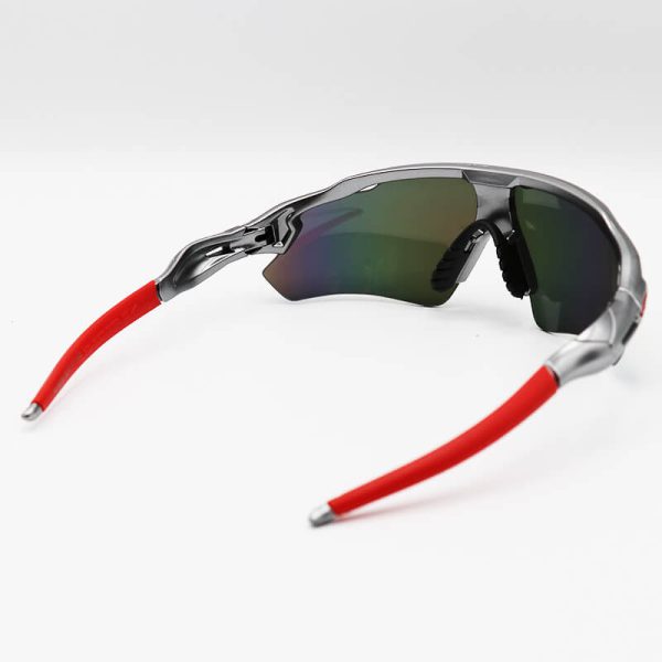 عکس از عینک ورزشی اوکلی oakley نیم فریم و نقره ای و لنز جیوه ای چند رنگ مدل kl9208
