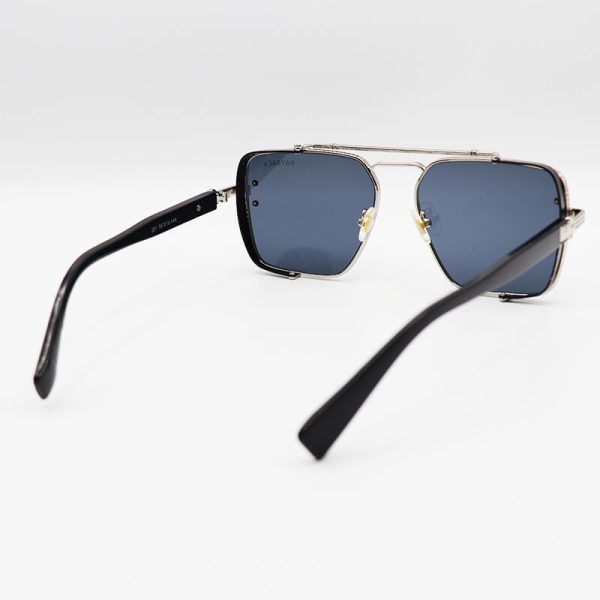 عکس از عینک آفتابی maybach با فریم رنگ نقره ای، چندضلعی شکل و عدسی دودی تیره مدل 251