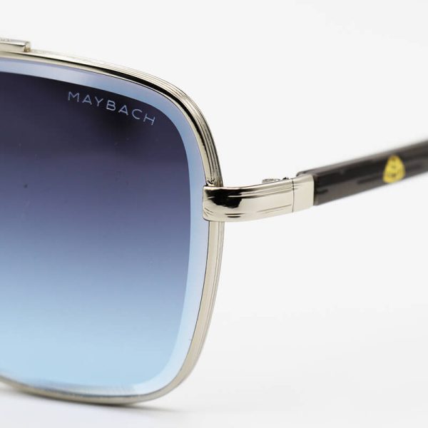 عکس از عینک آفتابی maybach با فریم فلزی، نقره ای رنگ، مربعی شکل و عدسی دودی مدل 9008