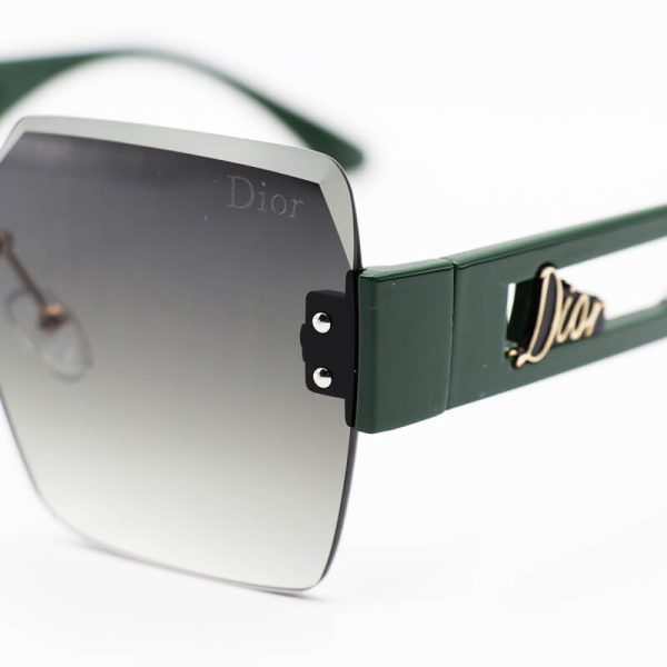 عکس از عینک آفتابی زنانه بدون فریم با دسته سبز رنگ، لنز سبز سایه روشن و مربعی dior مدل 23041