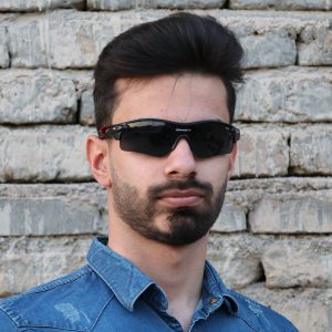 عینک ورزشی اوکلی OAKLEY نیم فریم مدل 9052 بر روی صورت محمدحسین ابراهیم زاده