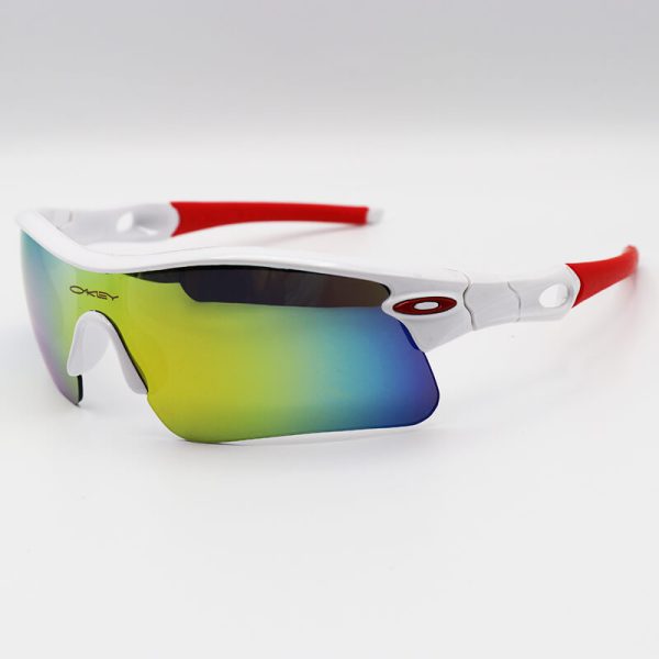 عکس از عینک آفتابی ورزشی اوکلی oakley نیم فریم و سفید با عدسی آینه ای چند رنگ مدل 9164