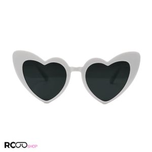 عکس از عینک آفتابی زنانه فانتزی با فریم قلبی شکل، سفید رنگ و لنز دودی dior مدل dg370