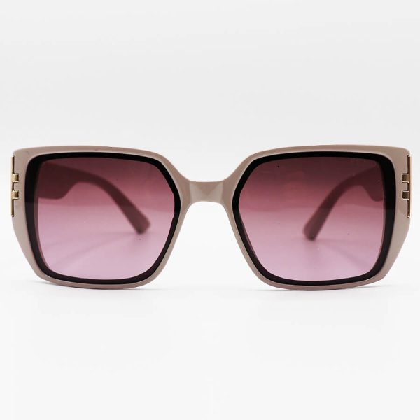 عکس از عینک آفتابی فندی با فریم کرمی رنگ، مربعی شکل، از جنس کائوچو و لنز بنفش سایه روشن مدل 3376