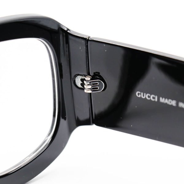 عکس از عینک شب فانتزی gucci با فریم مشکی رنگ، مربعی شکل، دسته پهن و لنز بی رنگ مدل 6009