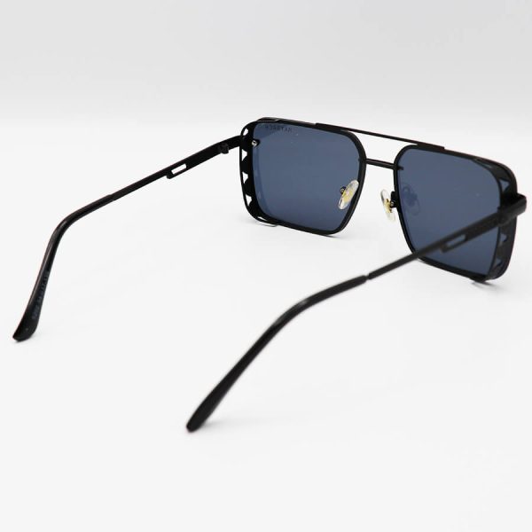 عکس از عینک آفتابی میباخ مستطیلی شکل با فریم مشکی رنگ، جنس فلزی و لنز دودی تیره مدل 5202