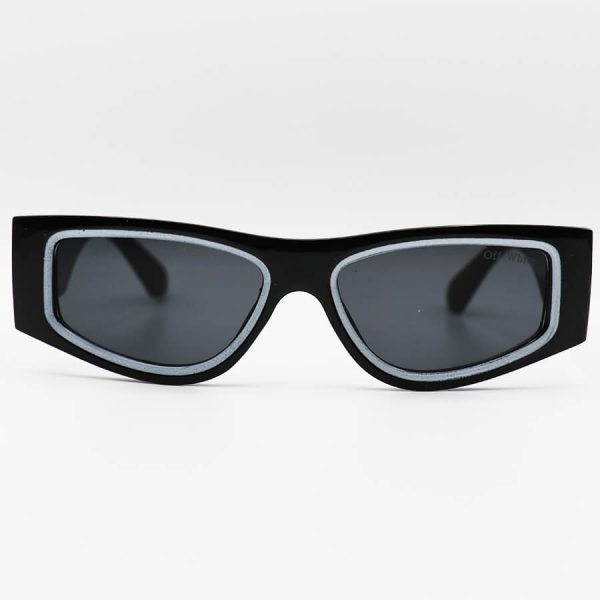 عکس از عینک آفتابی آف وایت با فریم فانتزی، مشکی رنگ، دسته پهن و لنز دودی تیره مدل off-6