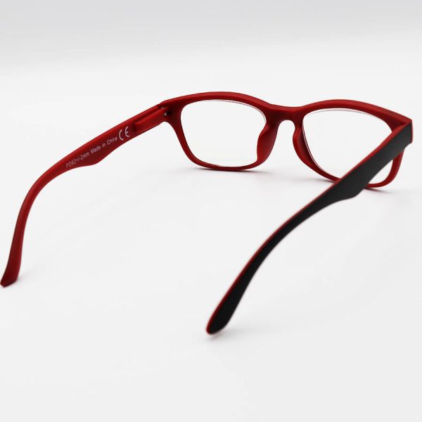 عکس از عینک مطالعه نزدیک بین با فریم مشکی و قرمز، از جنس کائوچو و لنز آنتی رفلکس مدل dnl-1703