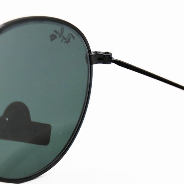 عکس از عینک آفتابی ray-ban با فریم گرد، مشکی رنگ، عدسی سنگ و رنگ دودی تیره مدل 3447
