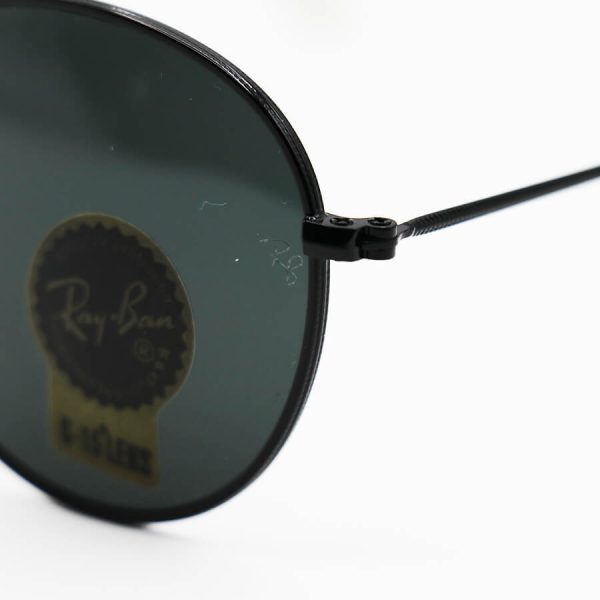 عکس از عینک آفتابی ray-ban با فریم گرد، مشکی رنگ، عدسی سنگ و رنگ دودی تیره مدل 3447