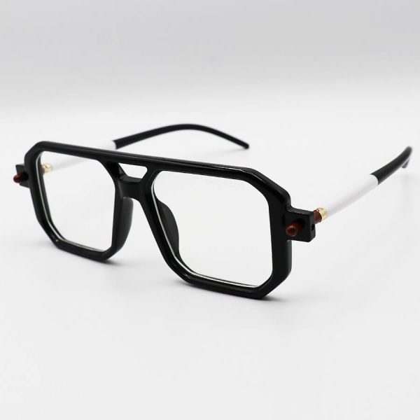عکس از عینک طبی نقطه ای مشکی رنگ، مربعی شکل، دسته مدادی و لوله ای مارک جیکوبز مدل 8709
