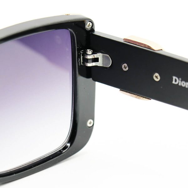 عکس از عینک آفتابی christian dior با فریم مربعی شکل، مشکی رنگ و لنز دودی سایه روشن مدل m9068