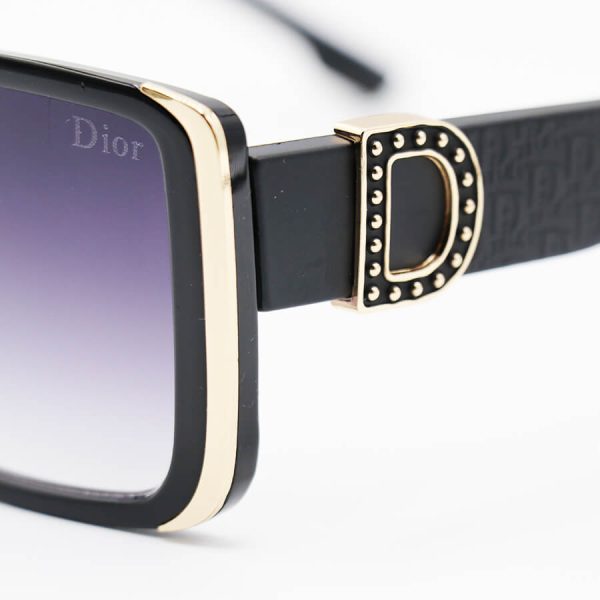 عکس از عینک آفتابی christian dior با فریم مربعی شکل، مشکی رنگ و لنز دودی سایه روشن مدل m9068