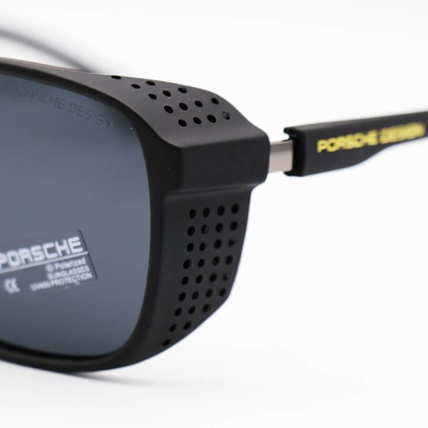 عکس از عینک آفتابی بغل دار با فریم مشکی مات، مربعی شکل و لنز پلاریزه و دودی porsche design مدل p192